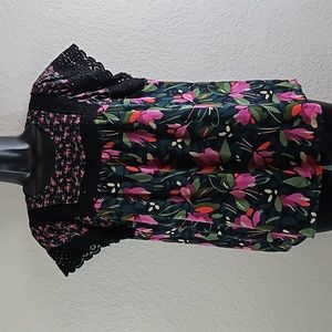 Daniel Rainn | NWT Women's Floral Crocheted Lace Boho Key Hole Back Top Sz M